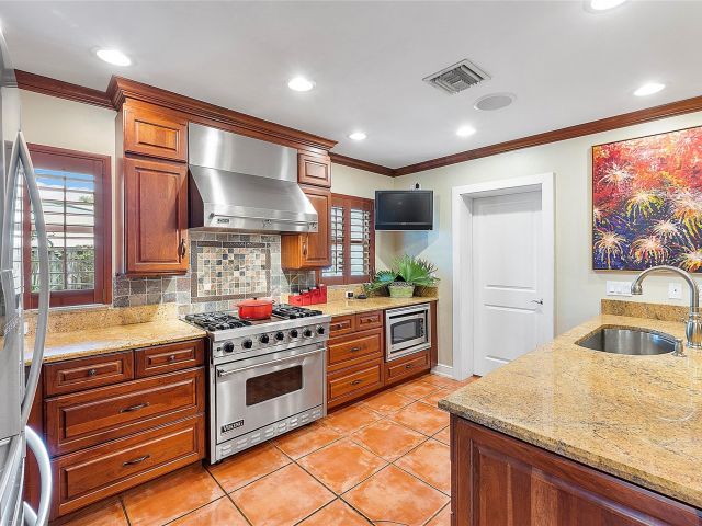 Home for sale at 925 SW 21st St - photo 5024726