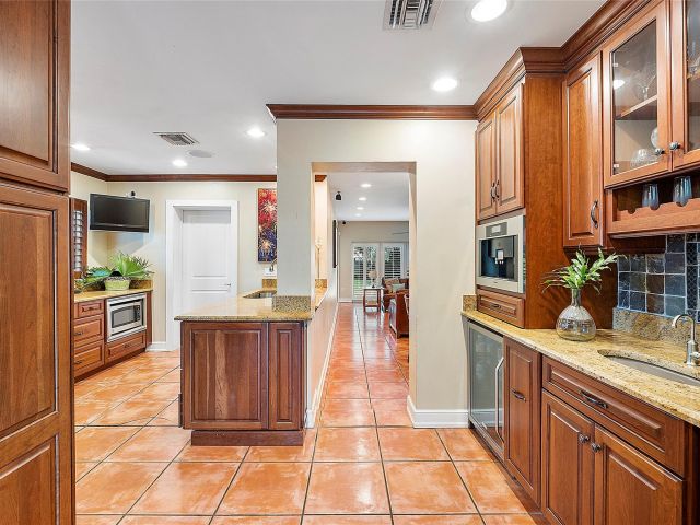 Home for sale at 925 SW 21st St - photo 5024728