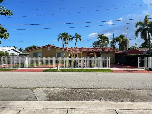 Home for sale at 8630 SW 47th St - photo 4981638