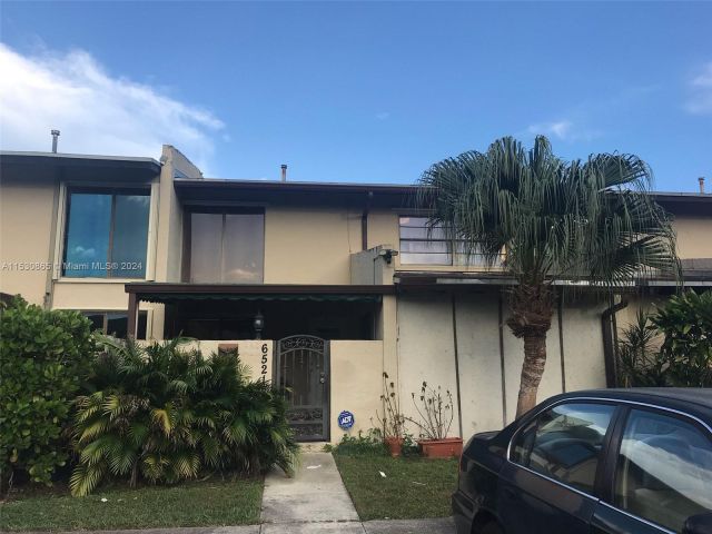 Home for rent at 6521 SW 114th Ave - - photo 4982418