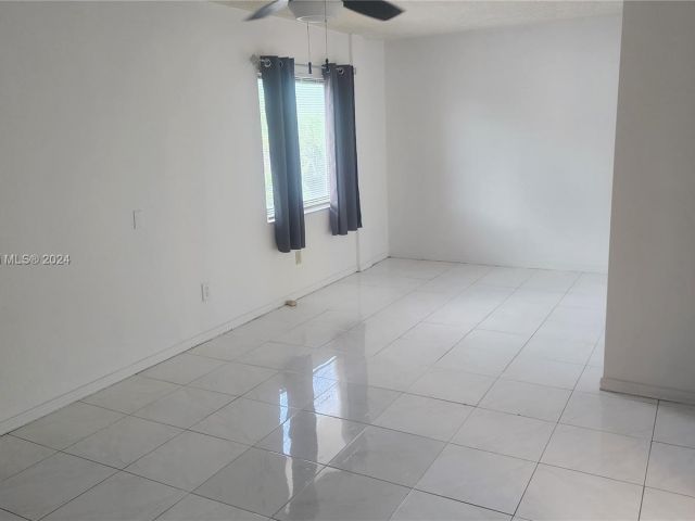 Home for rent at 6521 SW 114th Ave - - photo 5221428