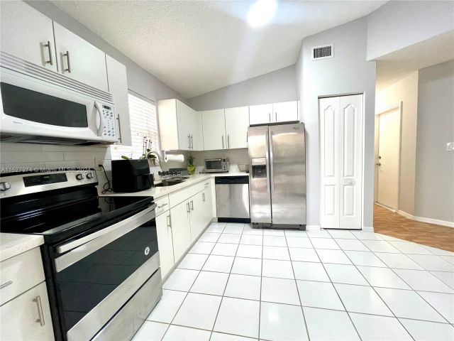 Home for rent at 9929 NW 29th Ter - photo 4985992