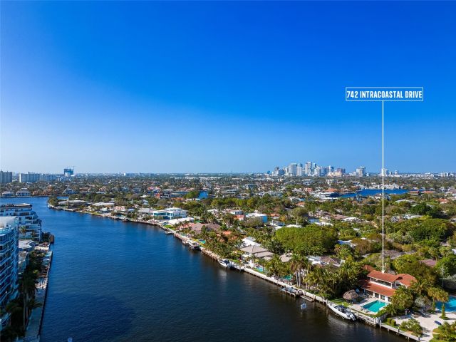 Home for sale at 742 Intracoastal Dr - photo 5024994