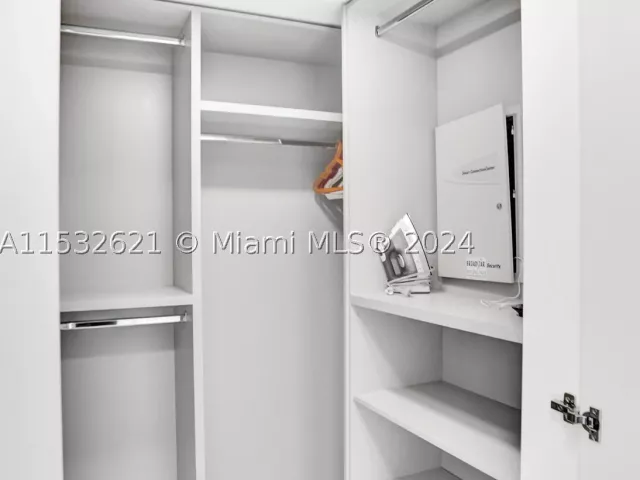 2-bedroom condo for rent in Sunny Isles Beach - 16699 Collins Ave 2209 - MondialRealty