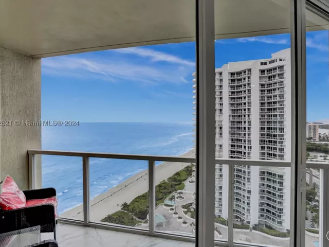 2-bedroom condo for rent in Sunny Isles Beach - 16699 Collins Ave 2209 - MondialRealty