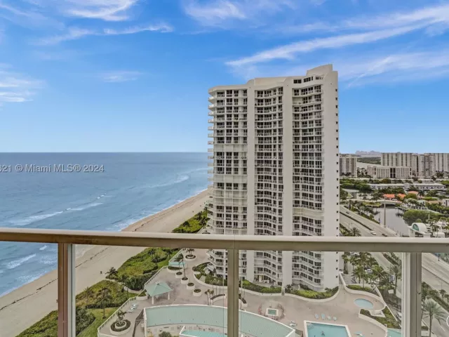 2-bedroom condo for rent in Sunny Isles Beach - 16699 Collins Ave 2209 - MondialRealty