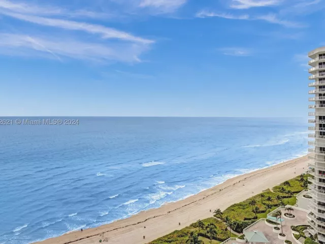 2-bedroom condo for rent in Sunny Isles Beach - 16699 Collins Ave 2209 - MondialRealty