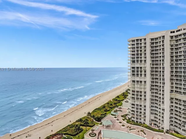 2-bedroom condo for rent in Sunny Isles Beach - 16699 Collins Ave 2209 - MondialRealty