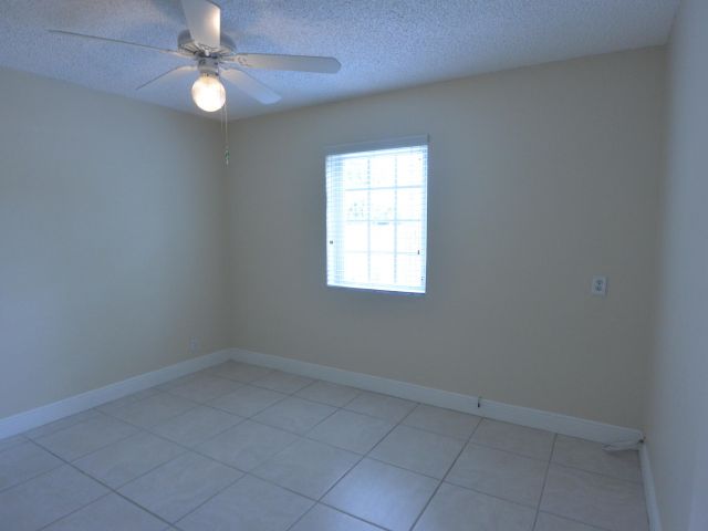 Home for rent at 359 Lytle Street - photo 5022568