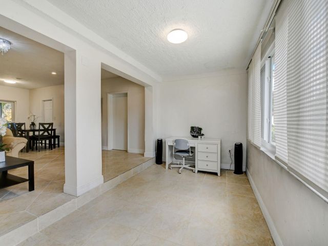 Home for sale at 800 SW 26th Ct - photo 5023978