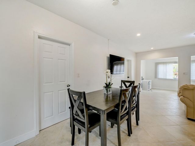 Home for sale at 800 SW 26th Ct - photo 5023983