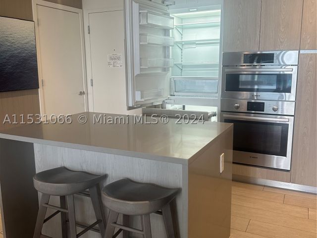 2-bedroom condo for sale in Hollywood - 4010 S Ocean Dr R707 - MondialRealty