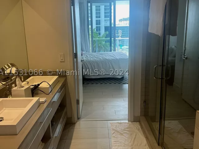 2-bedroom condo for sale in Hollywood - 4010 S Ocean Dr R707 - MondialRealty