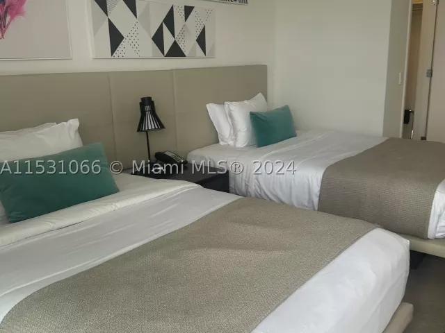 2-bedroom condo for sale in Hollywood - 4010 S Ocean Dr R707 - MondialRealty
