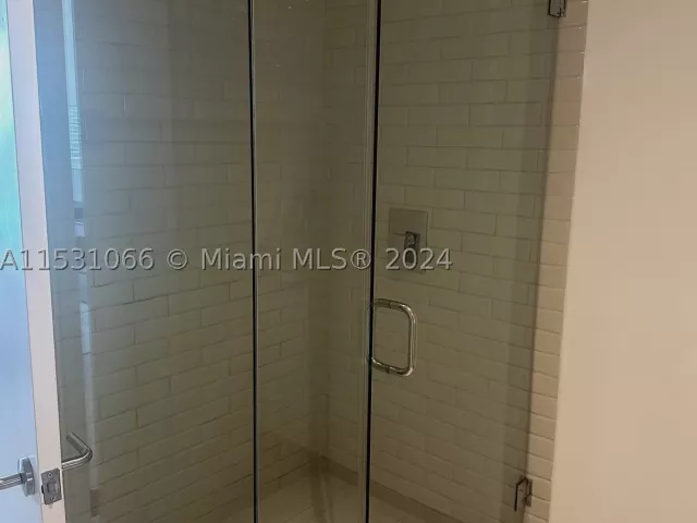 2-bedroom condo for sale in Hollywood - 4010 S Ocean Dr R707 - MondialRealty