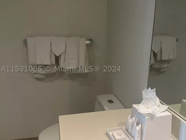 2-bedroom condo for sale in Hollywood - 4010 S Ocean Dr R707 - MondialRealty