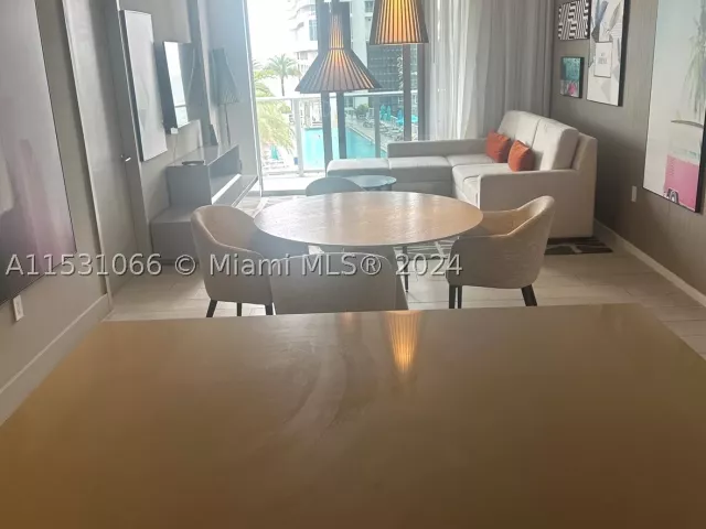2-bedroom condo for sale in Hollywood - 4010 S Ocean Dr R707 - MondialRealty