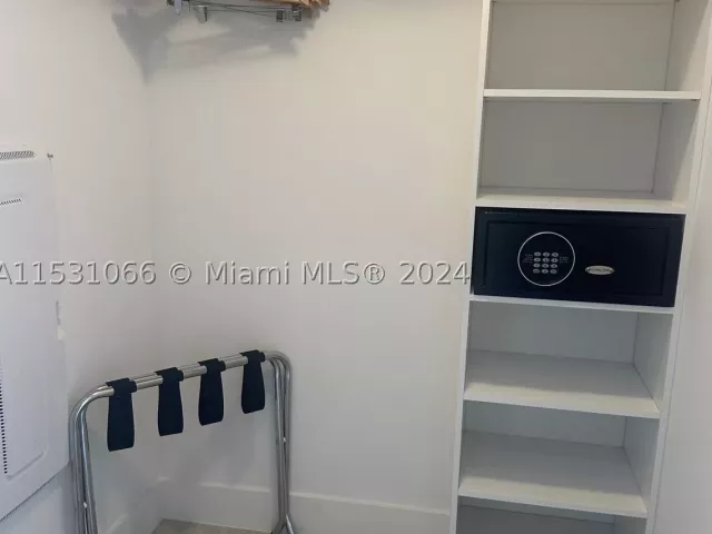 2-bedroom condo for sale in Hollywood - 4010 S Ocean Dr R707 - MondialRealty