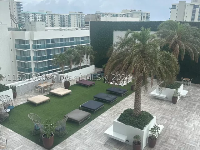 2-bedroom condo for sale in Hollywood - 4010 S Ocean Dr R707 - MondialRealty