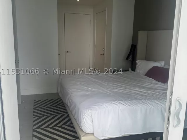 2-bedroom condo for sale in Hollywood - 4010 S Ocean Dr R707 - MondialRealty