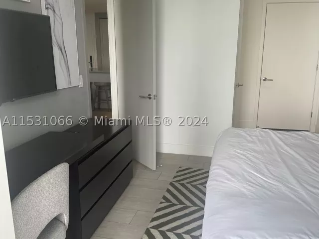 2-bedroom condo for sale in Hollywood - 4010 S Ocean Dr R707 - MondialRealty