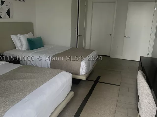 2-bedroom condo for sale in Hollywood - 4010 S Ocean Dr R707 - MondialRealty