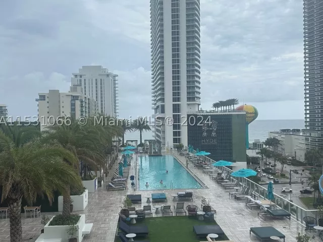 2-bedroom condo for sale in Hollywood - 4010 S Ocean Dr R707 - MondialRealty