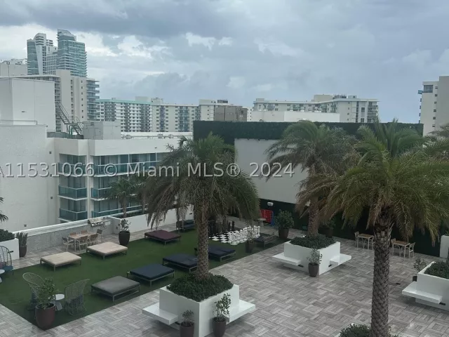2-bedroom condo for sale in Hollywood - 4010 S Ocean Dr R707 - MondialRealty