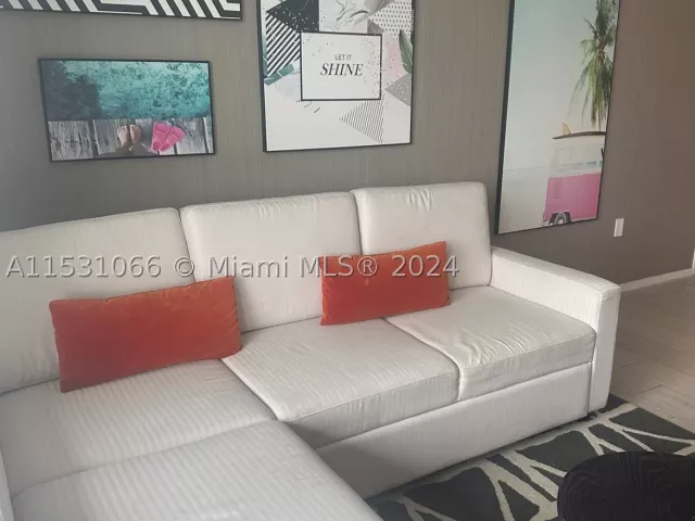 2-bedroom condo for sale in Hollywood - 4010 S Ocean Dr R707 - MondialRealty