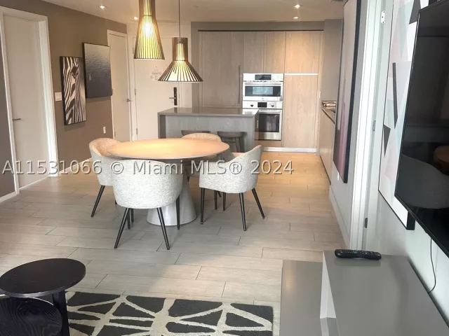 2-bedroom condo for sale in Hollywood - 4010 S Ocean Dr R707 - MondialRealty