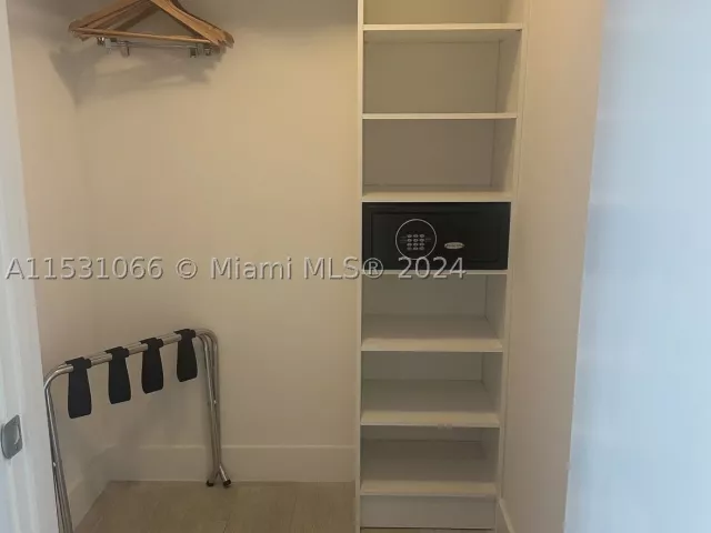 2-bedroom condo for sale in Hollywood - 4010 S Ocean Dr R707 - MondialRealty