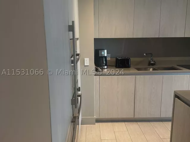 2-bedroom condo for sale in Hollywood - 4010 S Ocean Dr R707 - MondialRealty