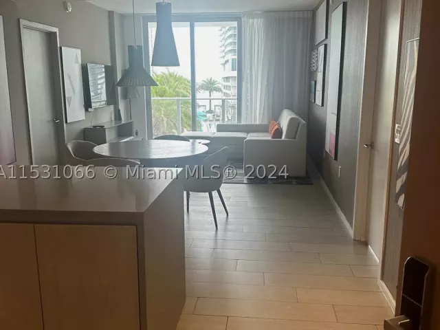 2-bedroom condo for sale in Hollywood - 4010 S Ocean Dr R707 - MondialRealty