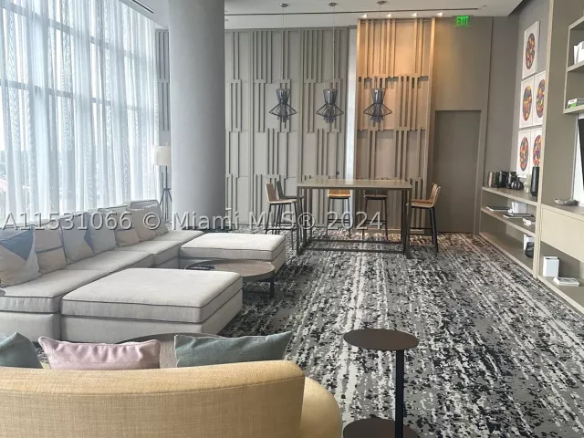 2-bedroom condo for sale in Hollywood - 4010 S Ocean Dr R707 - MondialRealty