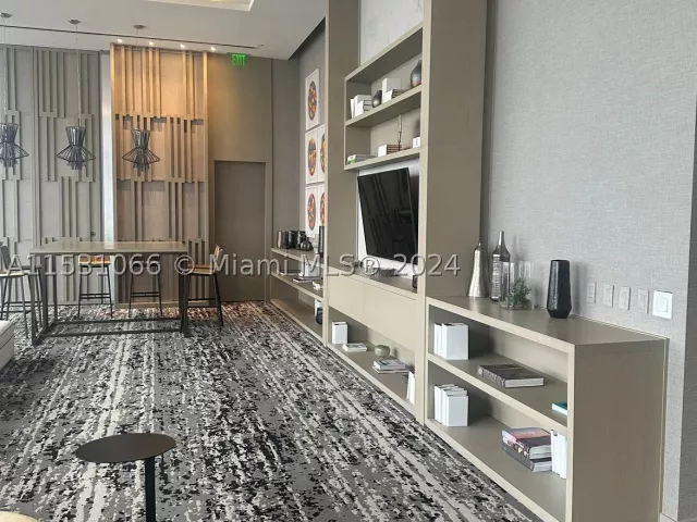 2-bedroom condo for sale in Hollywood - 4010 S Ocean Dr R707 - MondialRealty