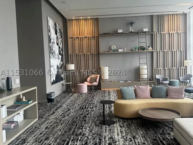 2-bedroom condo for sale in Hollywood - 4010 S Ocean Dr R707 - MondialRealty