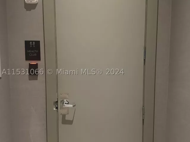 2-bedroom condo for sale in Hollywood - 4010 S Ocean Dr R707 - MondialRealty