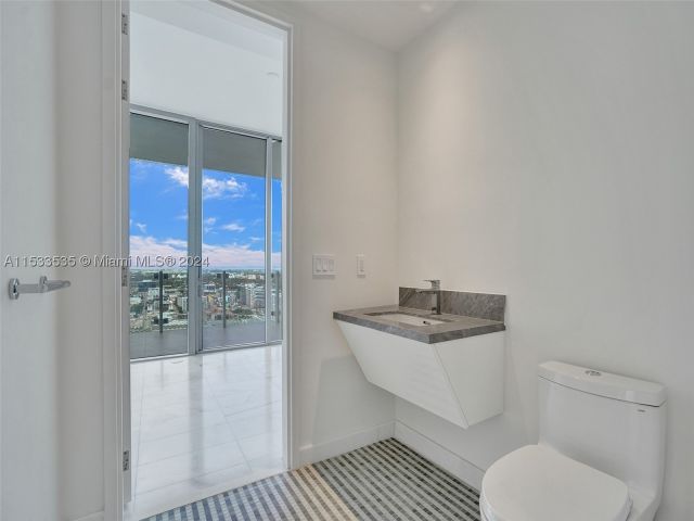 2-bedroom condo for sale in Miami - 700 NE 26th Ter 3505 - MondialRealty
