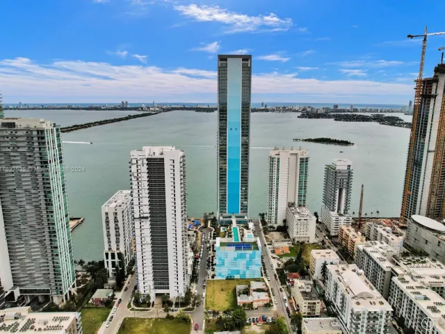 2-bedroom condo for sale in Miami - 700 NE 26th Ter 3505 - MondialRealty