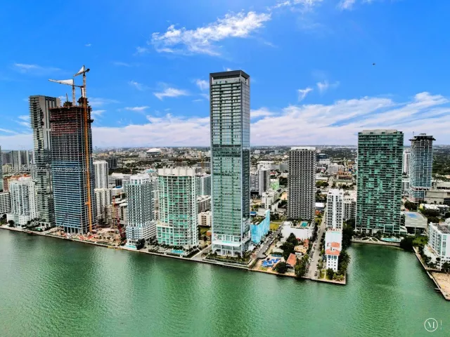 2-bedroom condo for sale in Miami - 700 NE 26th Ter 3505 - MondialRealty