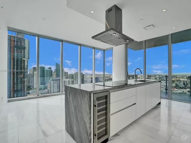 2-bedroom condo for sale in Miami - 700 NE 26th Ter 3505 - MondialRealty