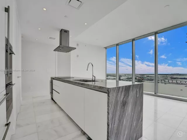 2-bedroom condo for sale in Miami - 700 NE 26th Ter 3505 - MondialRealty