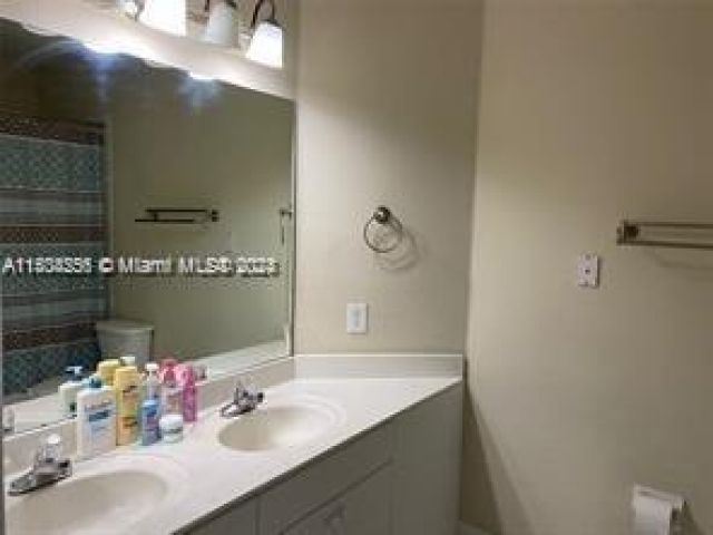 Home for rent at 7651 NW 114th Path . - photo 5006656