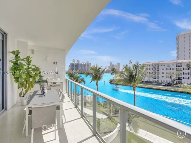 3-bedroom condo for sale in Aventura - 3250 NE 188th St 207 - MondialRealty