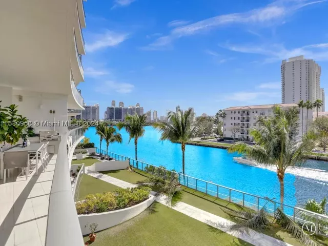 3-bedroom condo for sale in Aventura - 3250 NE 188th St 207 - MondialRealty