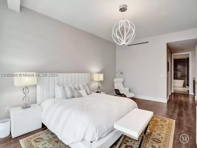 3-bedroom condo for sale in Aventura - 3250 NE 188th St 207 - MondialRealty