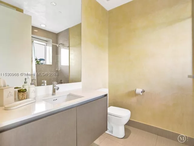 3-bedroom condo for sale in Aventura - 3250 NE 188th St 207 - MondialRealty