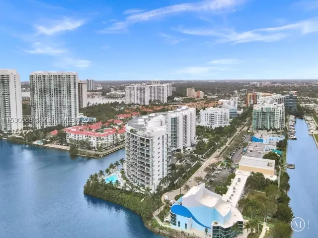 3-bedroom condo for sale in Aventura - 3250 NE 188th St 207 - MondialRealty