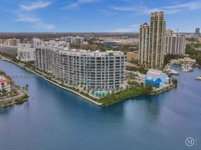3-bedroom condo for sale in Aventura - 3250 NE 188th St 207 - MondialRealty