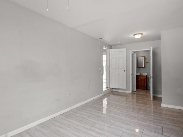 Home for sale at 1529 NW 2nd Ave - photo 5081427